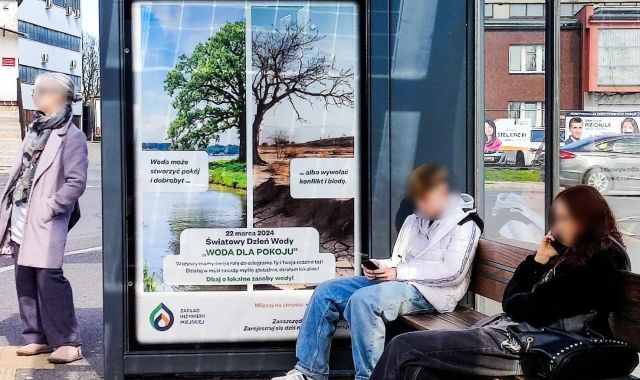 Na przystankach miejskich powiesiliśmy plakaty z okazji Światowego Dnia Wody 2024