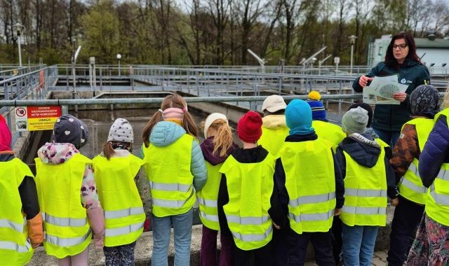 Jak działa oczyszczalnia ścieków? Uczniowie poznali to od środka!