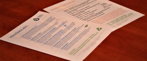 Pilotażowa szkolna wycieczka po oczyszczalni ścieków - checklisty z argumantami dlaczego warto pić Mikołowską Kranówkę i jakie odpady nie należy wyrzucać do toalety.