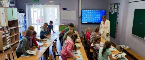 Warsztaty na temat oszczędzania wody dla uczniów klas I idą pełną parą!  (1)