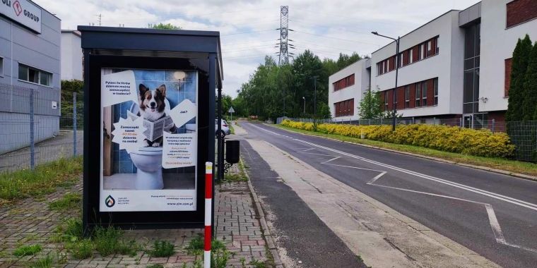 Plakat-Oszczędzanie wody w toalecie, ul. Żwirki i Wigury